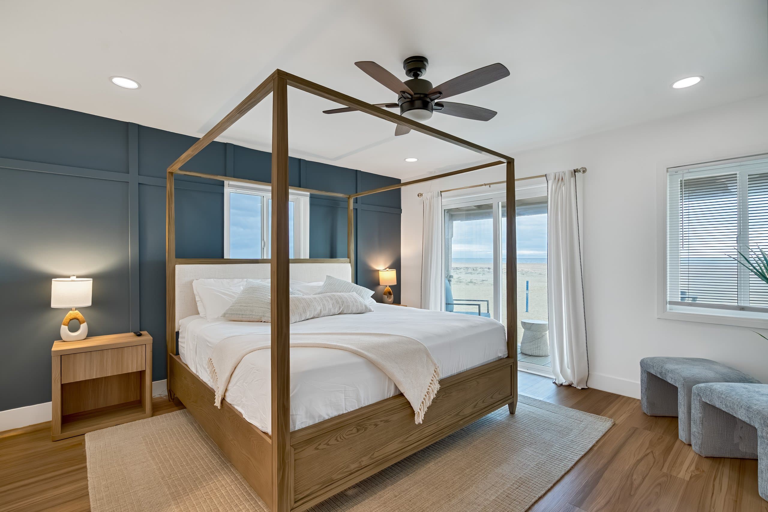 Beachfront vacation rental on the Balboa Peninsula boardwalk, Newport Beach — photo 3