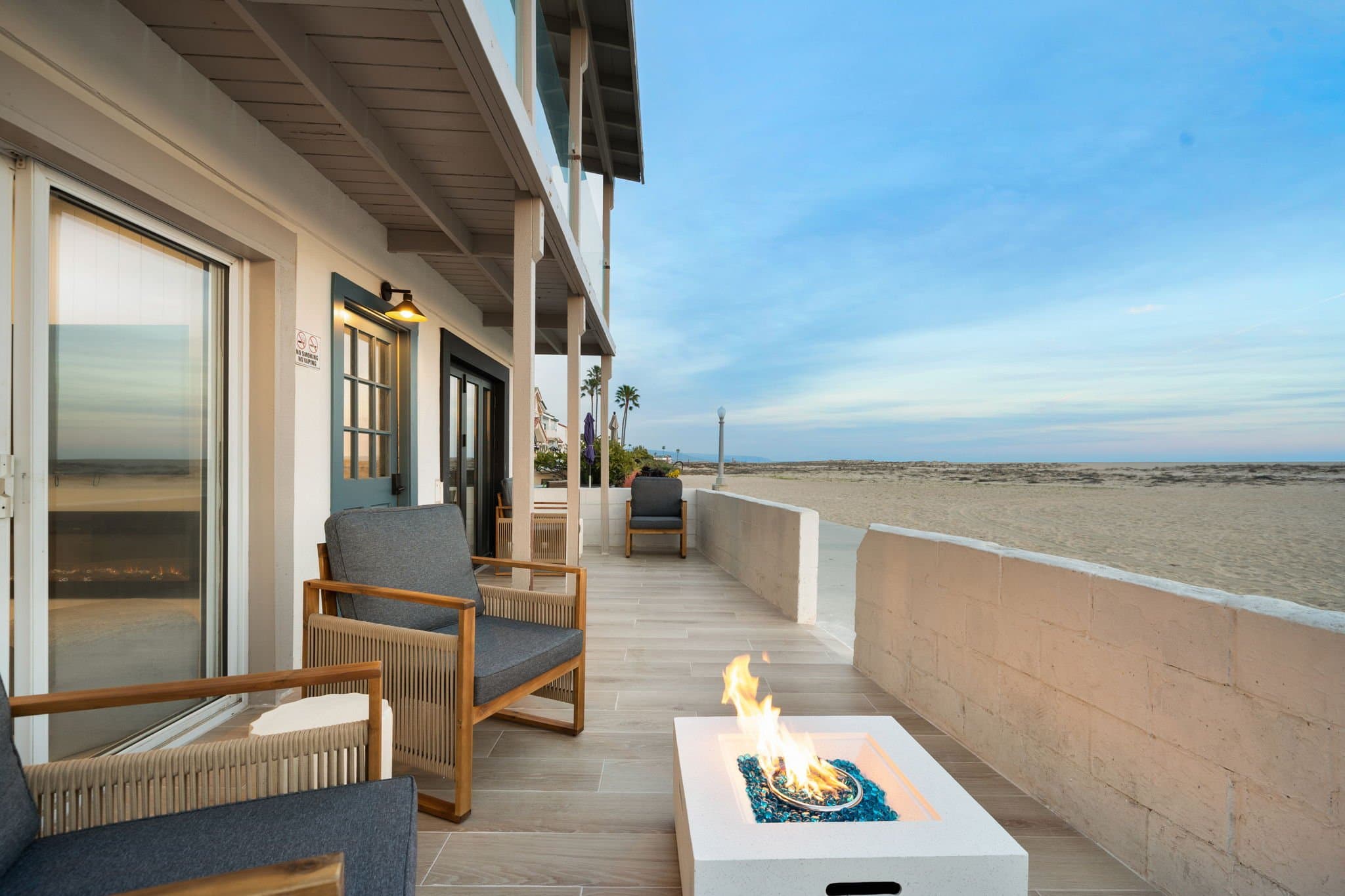 Beachfront vacation rental on the Balboa Peninsula boardwalk, Newport Beach — photo 5